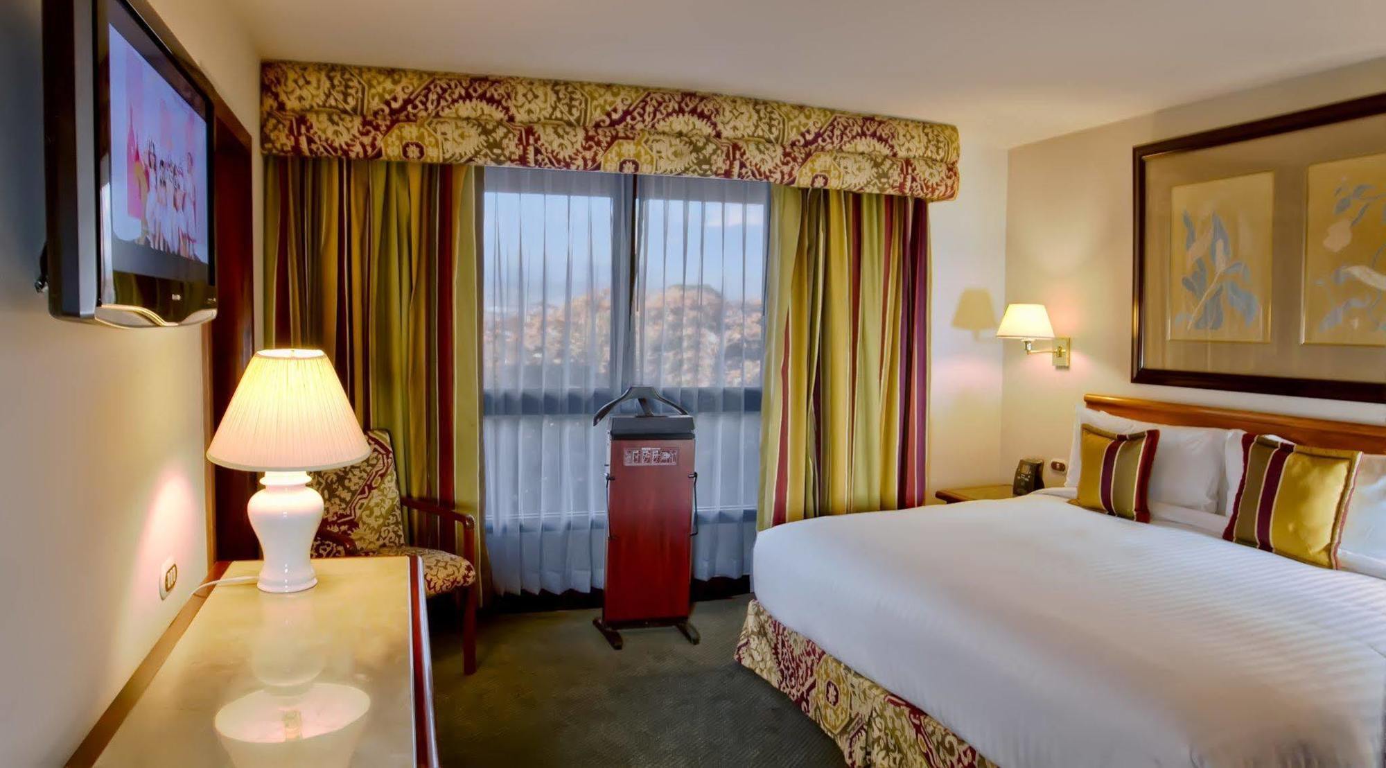 The Bear Hotel Devizes Luaran gambar
