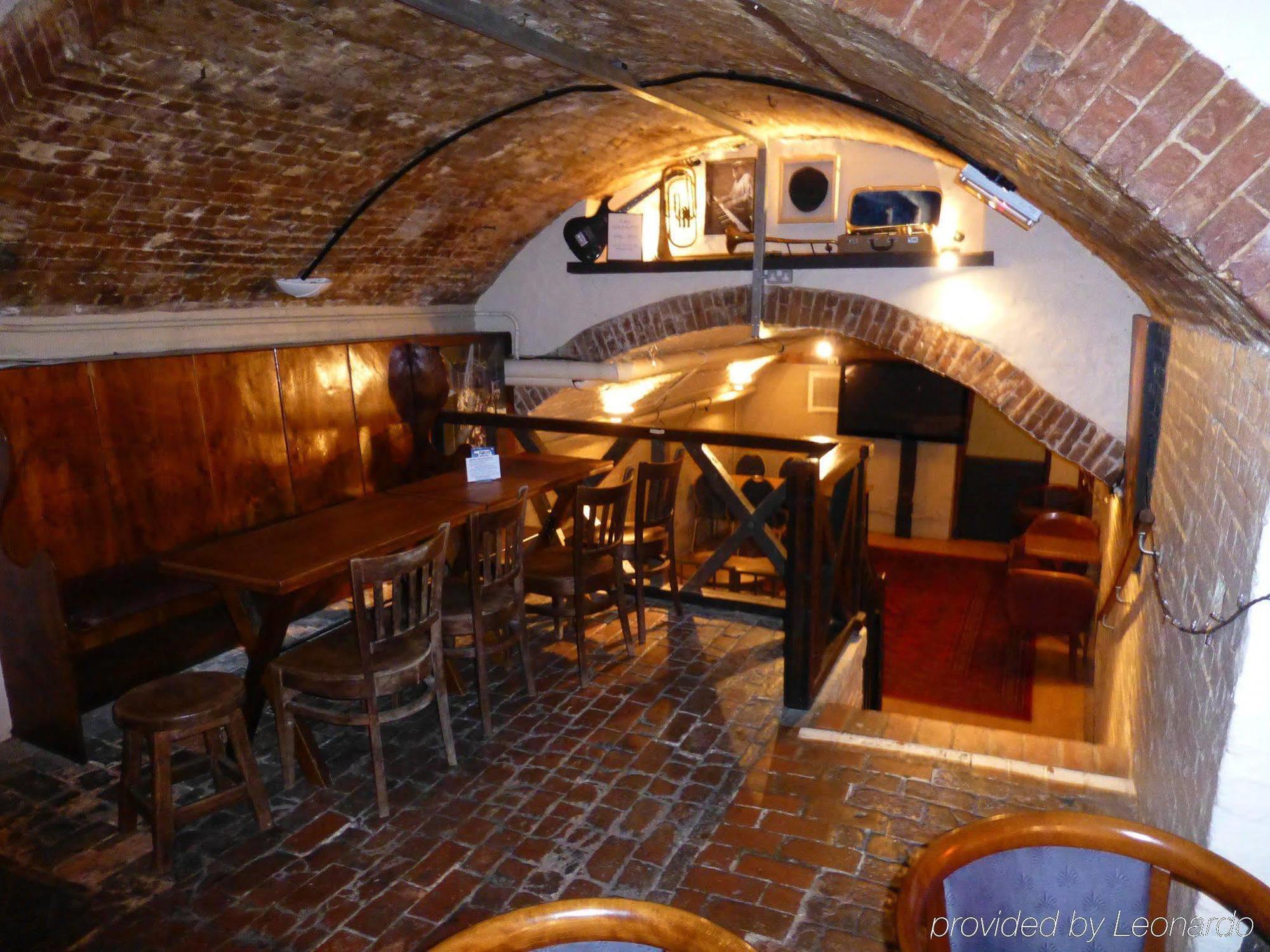 The Bear Hotel Devizes Luaran gambar