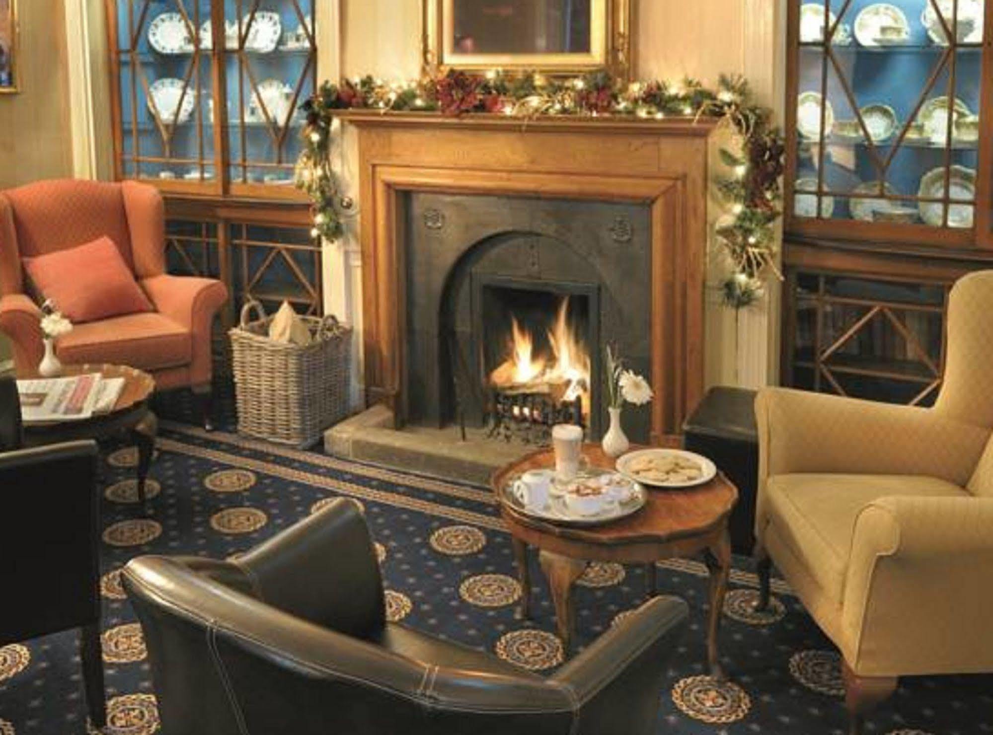 The Bear Hotel Devizes Luaran gambar
