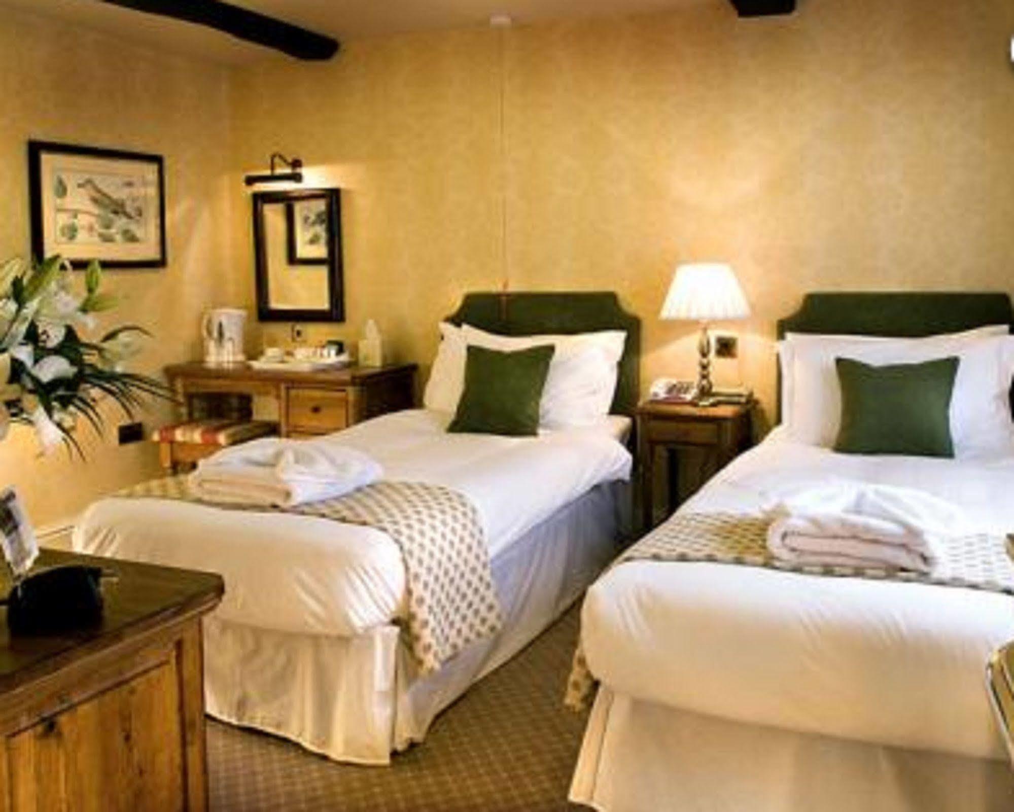 The Bear Hotel Devizes Luaran gambar