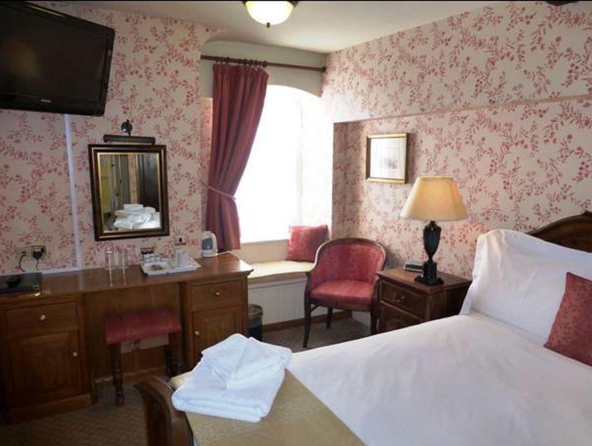 The Bear Hotel Devizes Luaran gambar