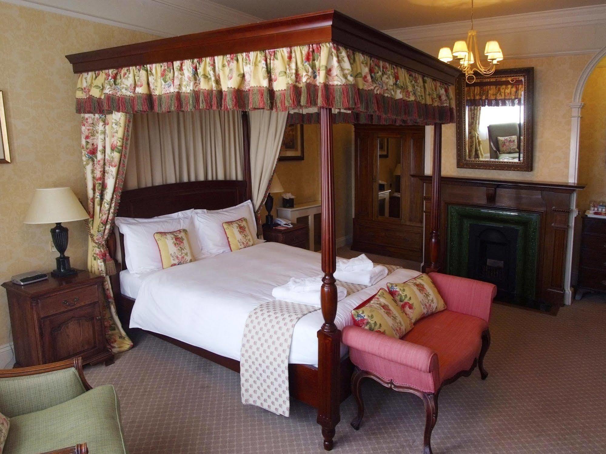 The Bear Hotel Devizes Luaran gambar