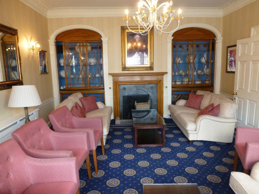 The Bear Hotel Devizes Luaran gambar