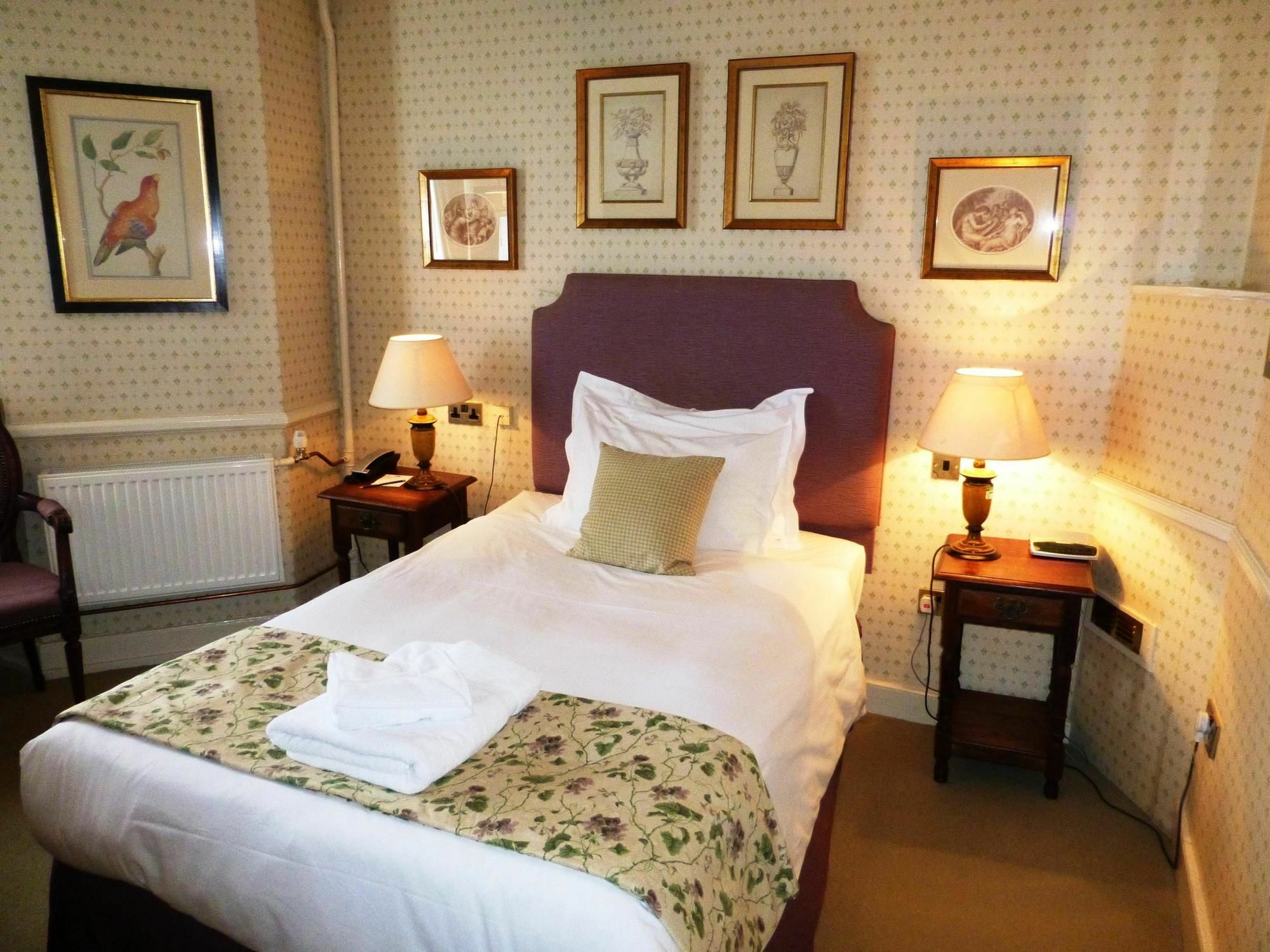 The Bear Hotel Devizes Luaran gambar