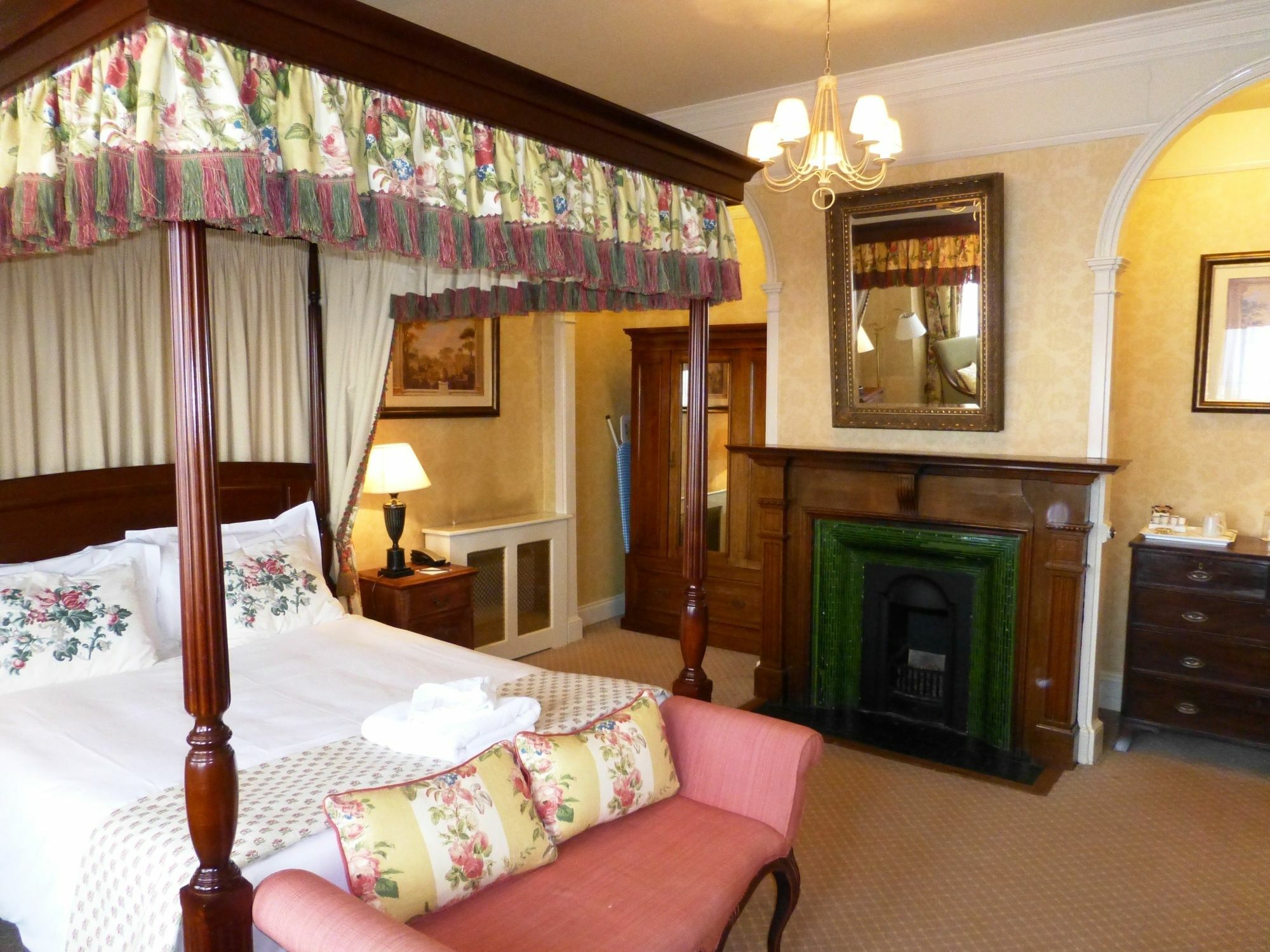 The Bear Hotel Devizes Luaran gambar